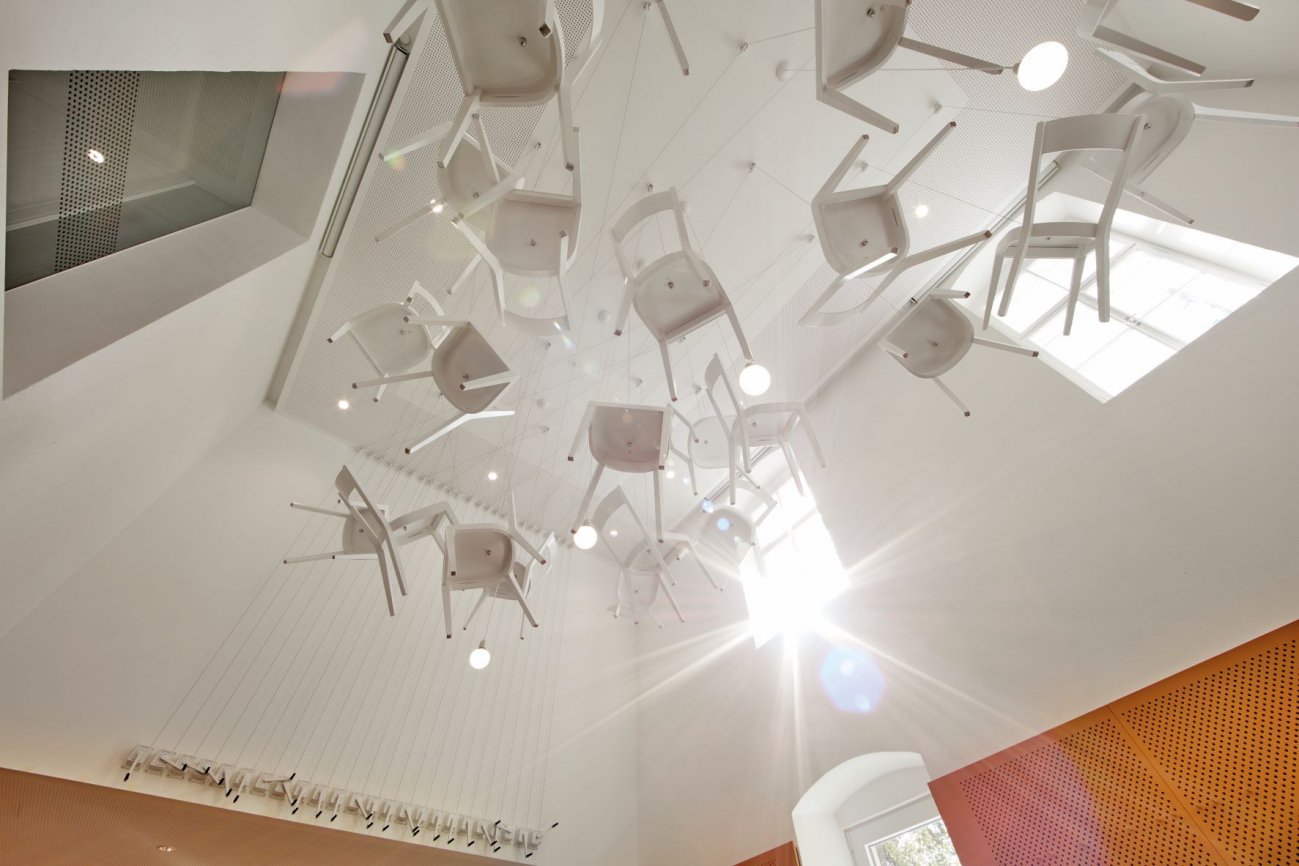 Kunstinstallation im Café & Bistro KOWALSKI
