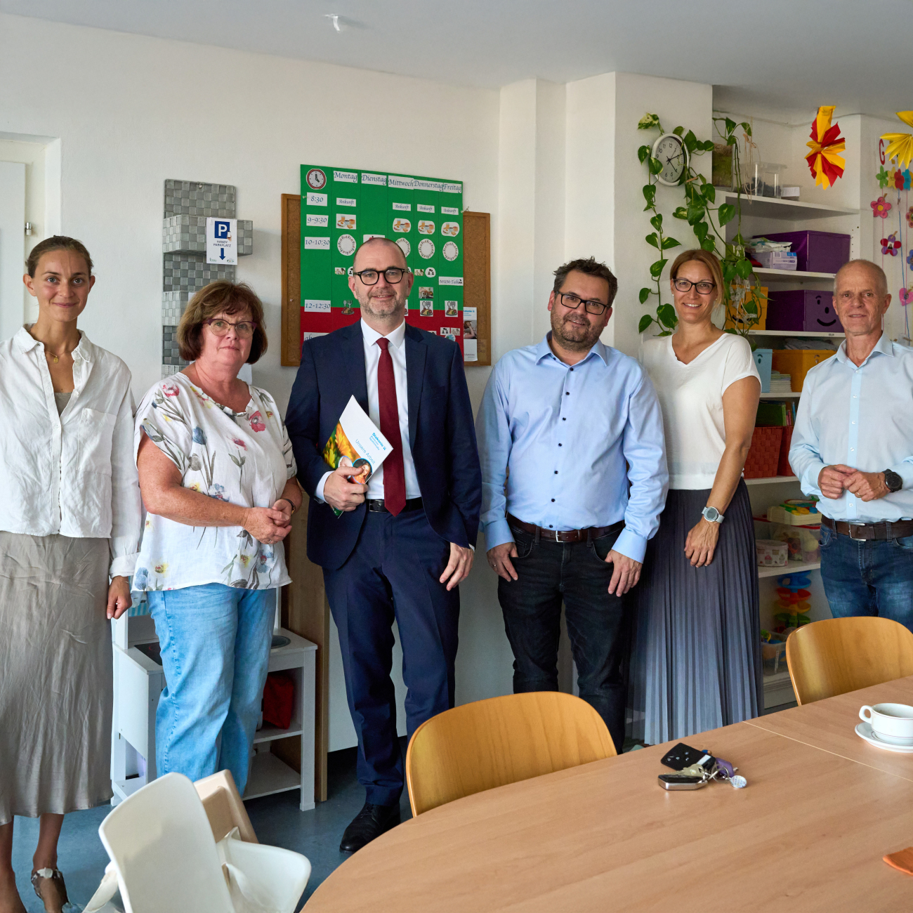 Abteilungsleiterin Monika Ujvari und Leiterin der Schatzkiste Elisabeth Stumptner geben Einblick in den Arbeitsbereich der Kinder- und Jugendhilfe. c-andreasbrugger