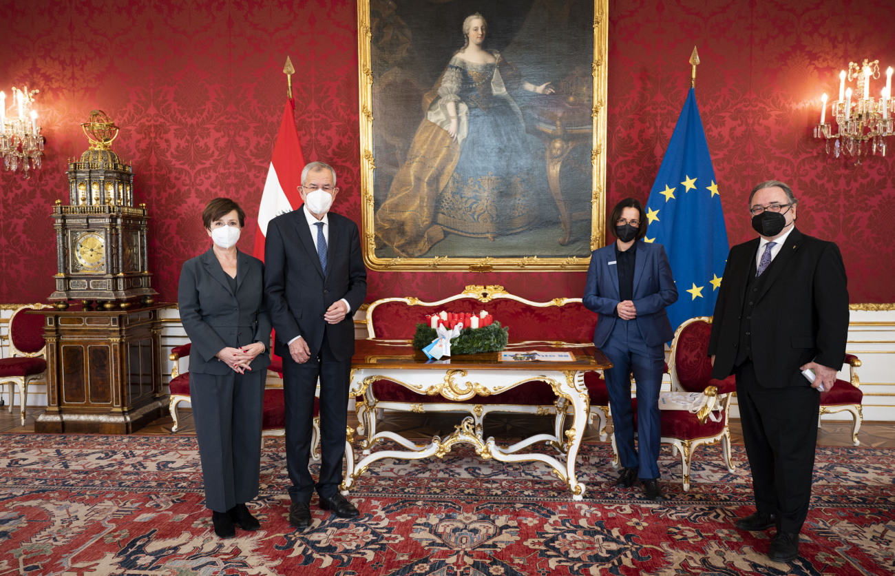 Adventkranz Überreichung bei Bundespräsident Alexander Van der Bellen