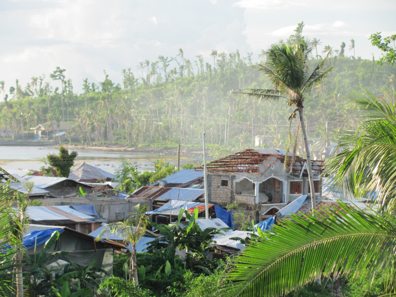 Von Taifun Haiyan zerstörtes Dorf auf den Philippinen 2014.