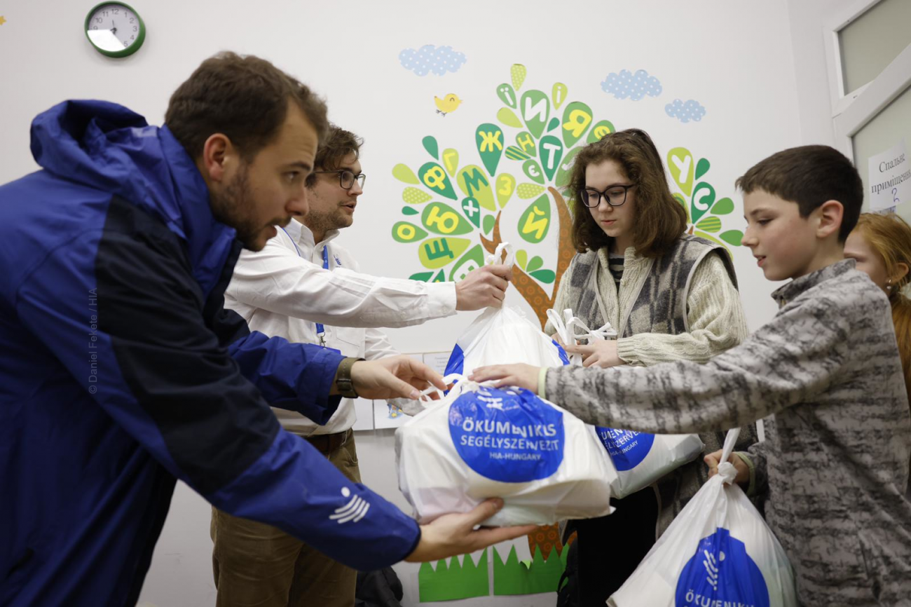 Partnerorganisation HIA übergibt Nothilfe-Pakete an Geflüchtete aus der Ukraine
