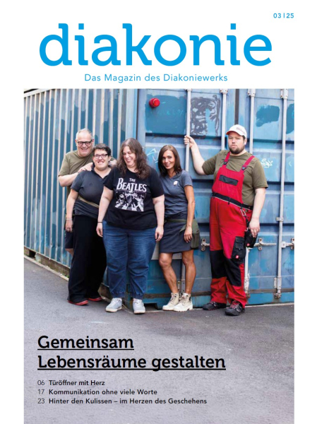 Eine Gruppe von Menschen mit und ohne Behinderungen