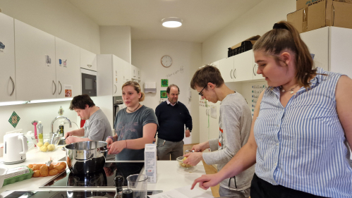 Gemeinsames Kochen im Stützpunktwohnen