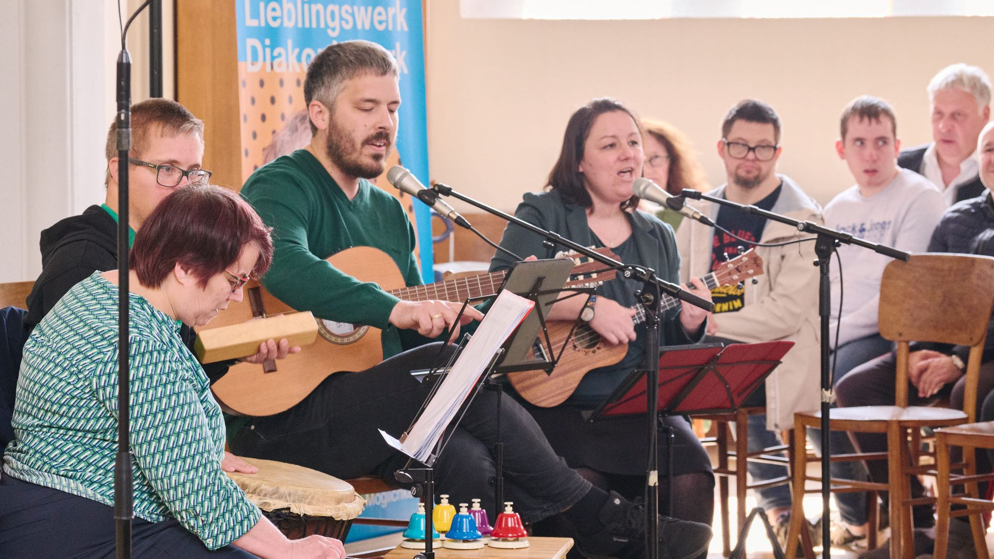 Musikgruppe in der Kirche