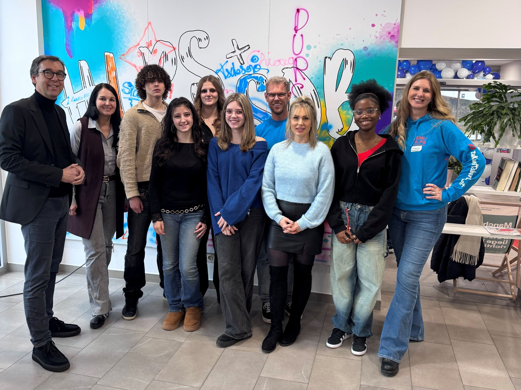 Gruppenfoto beim Tag der offenen Tür an der HLPS und SOB Gallneukirchen