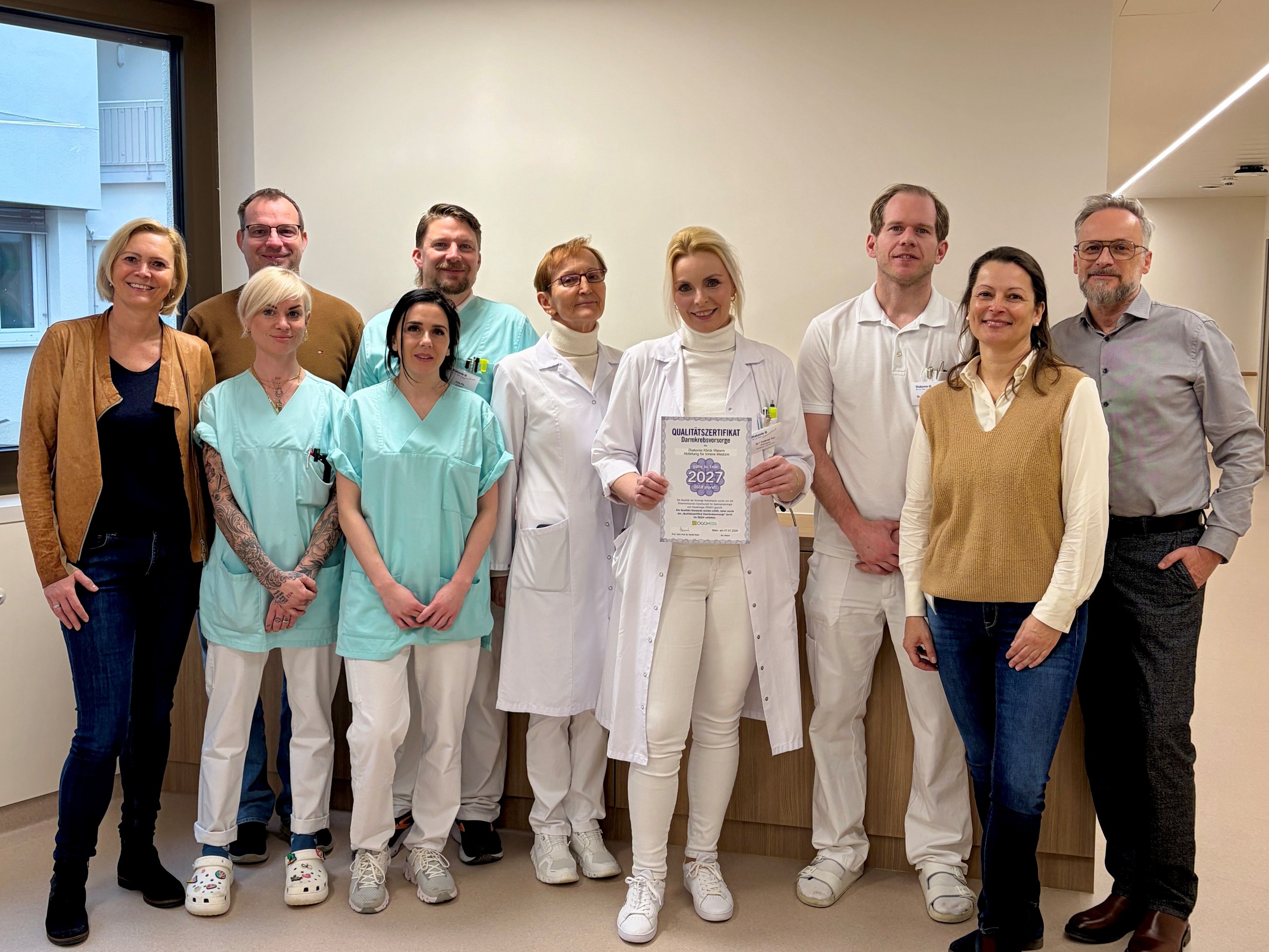 am Bild von links nach rechts: Susanne Prentner-Vitek, Jürgen Ster, Melanie Andrä, Marina Kraschl, Phillip Jutz, Ognjenka Panic Popovic, Ina Falkner, Christian Urak, Eveline Oberleitner, Michael Mellitzer