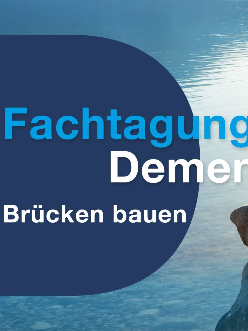 Bild zur Ankündigung der Fachtagung Demenz in Linz. Am Bild Steinformation durch die man da Sonnenlicht sieht, vor dem Meer.