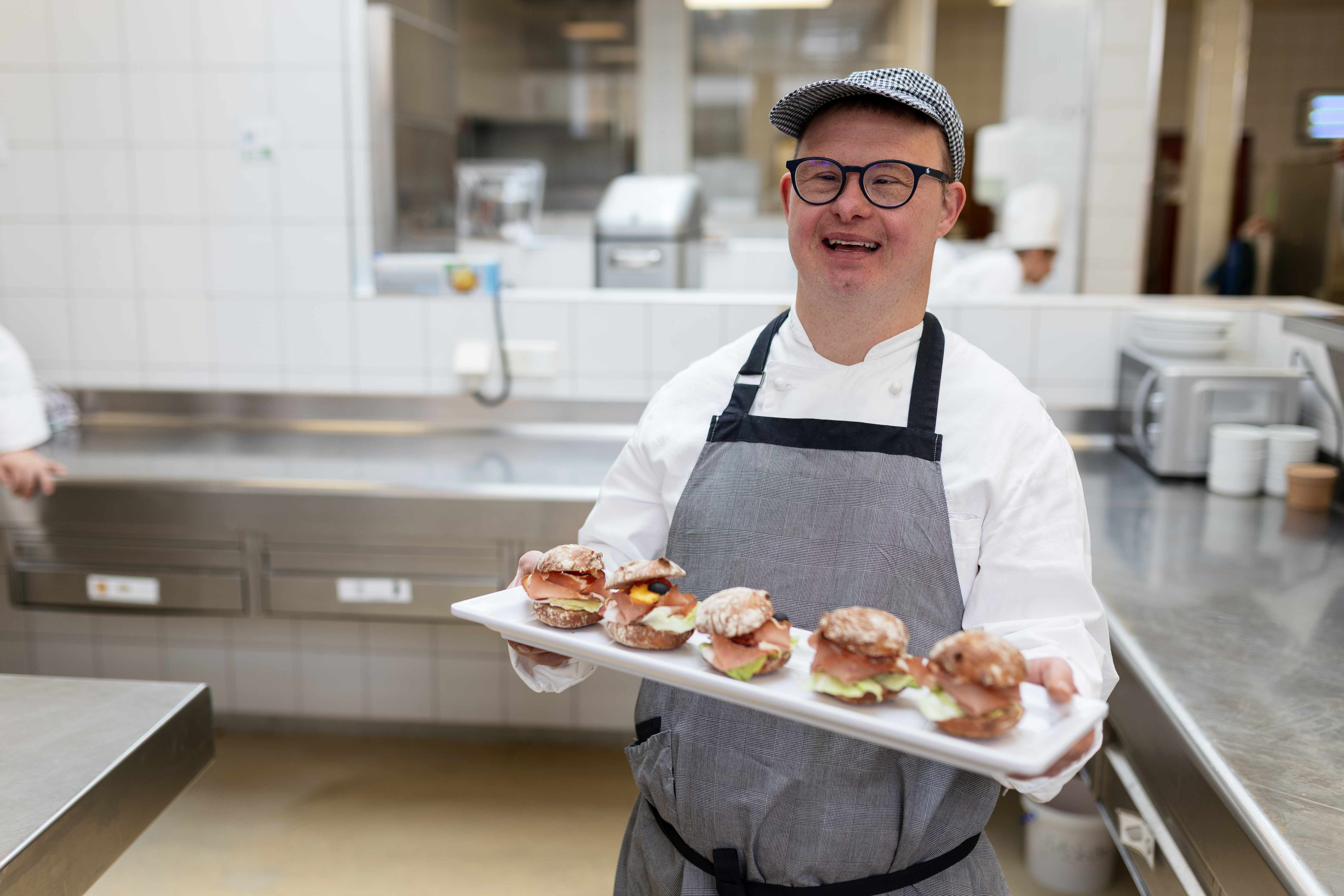 Mit der Methode KomKom wird sichtbar, welche Fähigkeiten begleitete Mitarbeitende im Arbeitsalltag erworben haben.