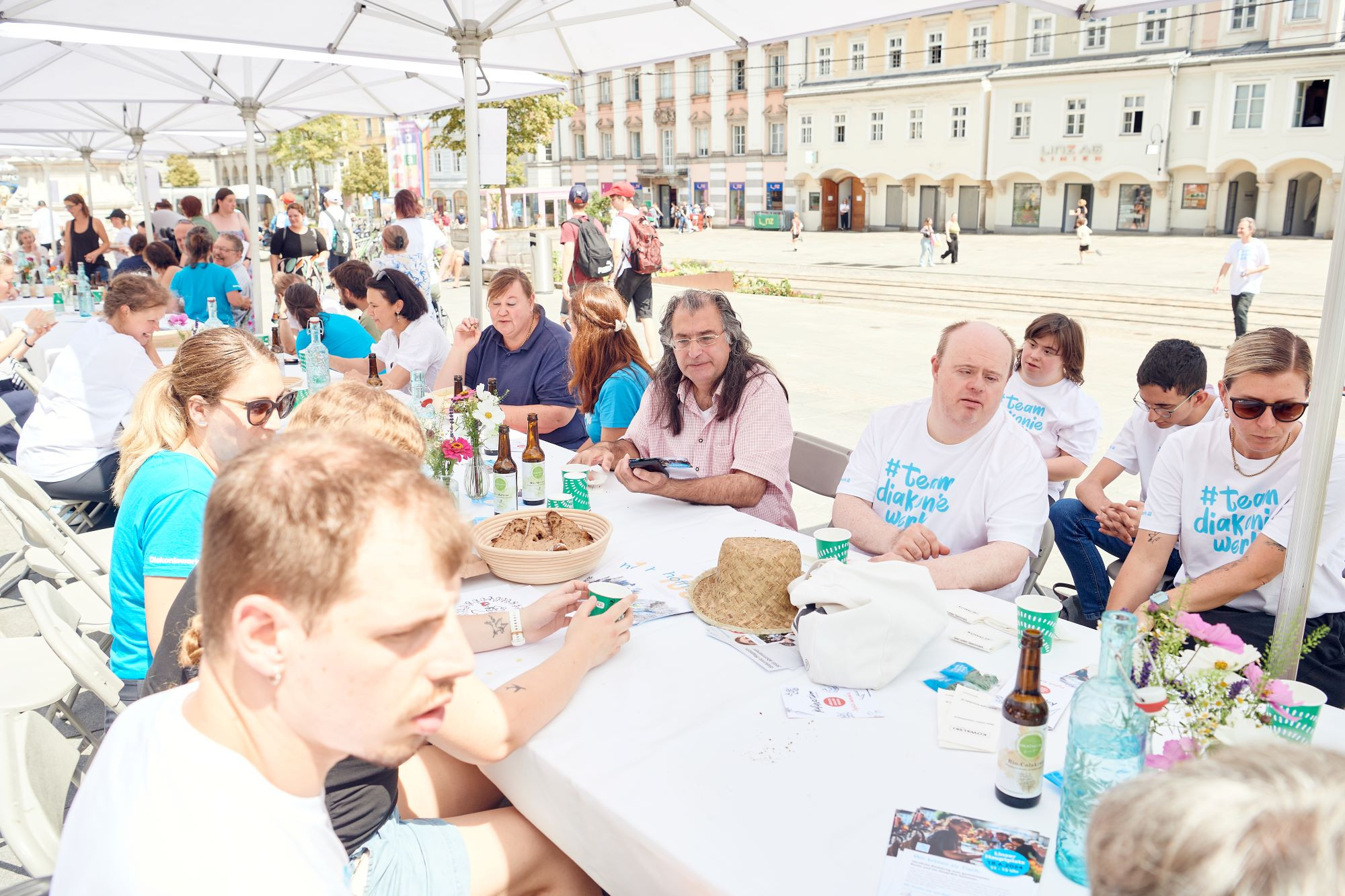 Tischgemeinschaft in Linz