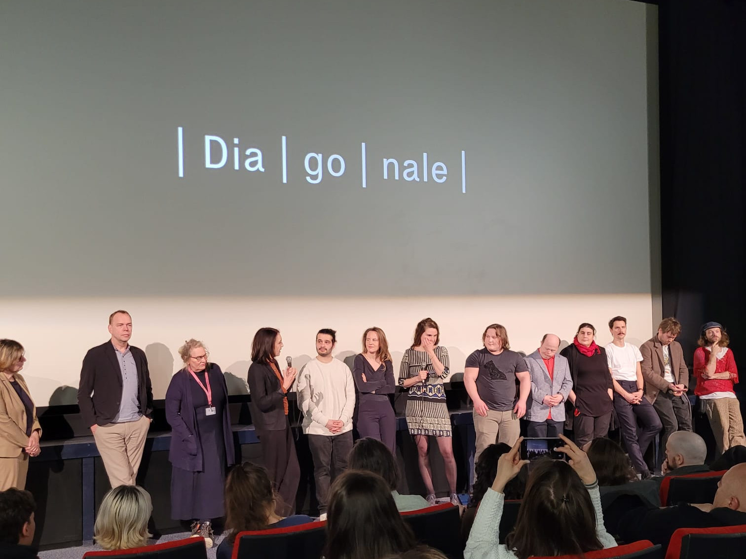 Viele Menschen auf der Bühne bei der Diagonale 2026