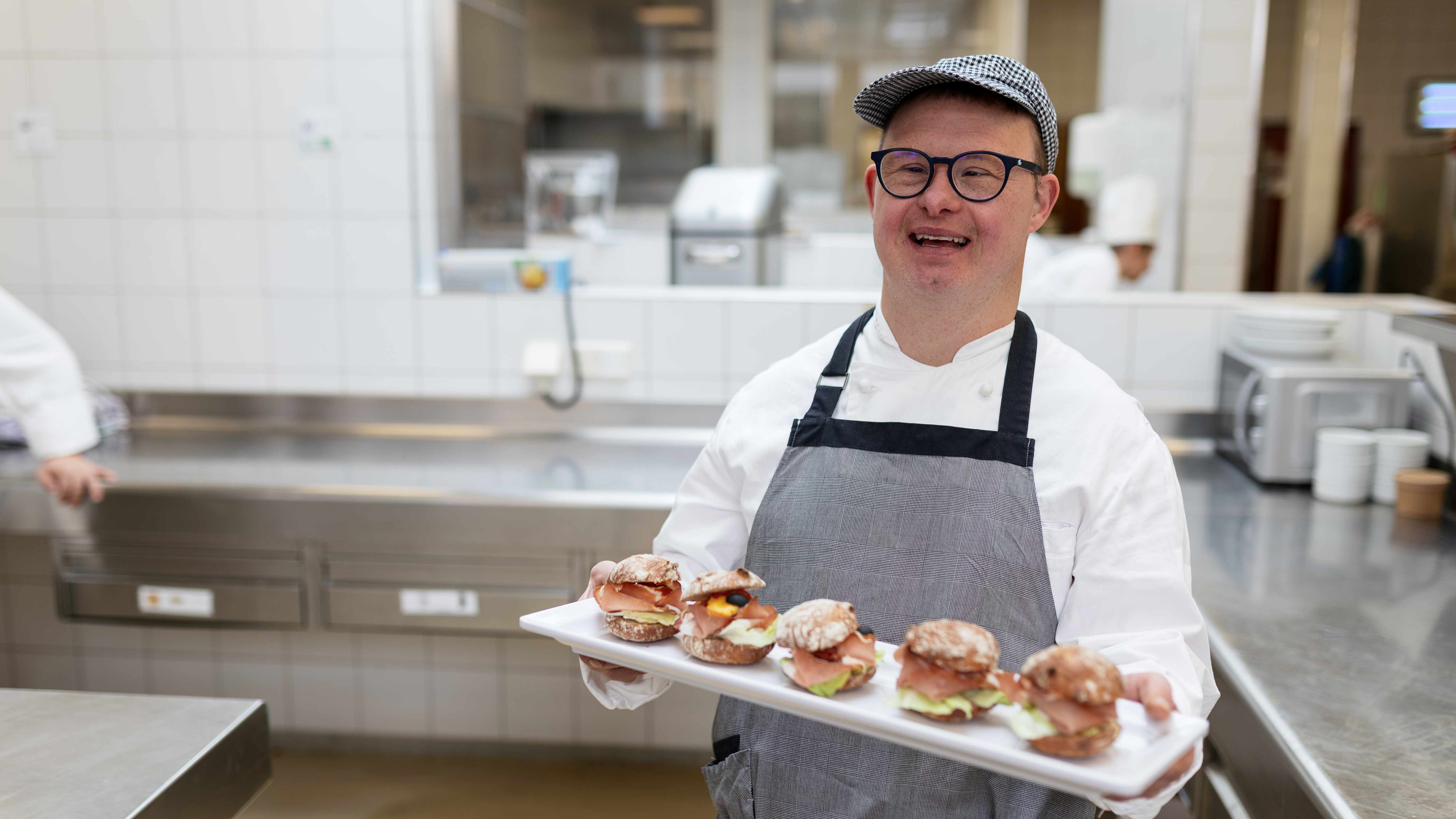 Mit der Methode KomKom wird sichtbar, welche Fähigkeiten begleitete Mitarbeitende im Arbeitsalltag erworben haben.