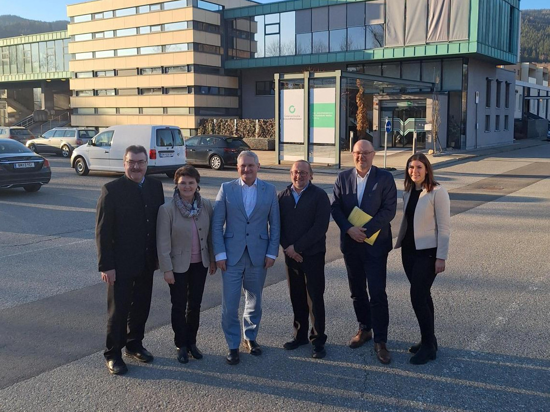 Gruppenfoto:  vlnr: Grätzhofer (2. Vzbgm Kindberg), Seitinger (1. Vzbgm Kindberg), Stickler (PVE Diakonissen GmbH), Sandner (Bürgermeister Kindberg), Harb (ÖGK), Schöls (PVE Diakonissen GmbH)