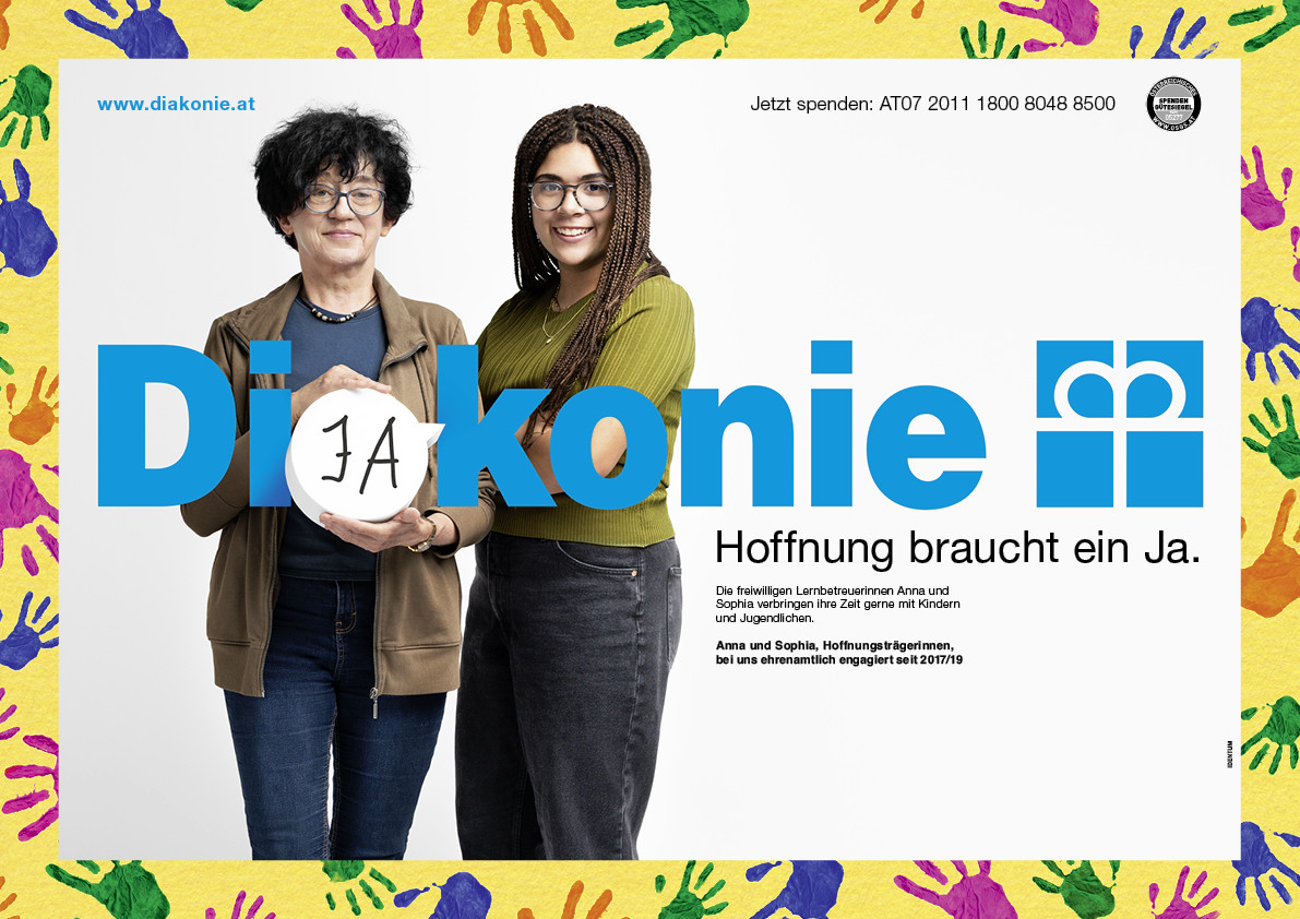 Auf einem Plakat sind Anna und Sophia zu sehen. Die beiden Frauen sind Hoffnungsträgerinnen.