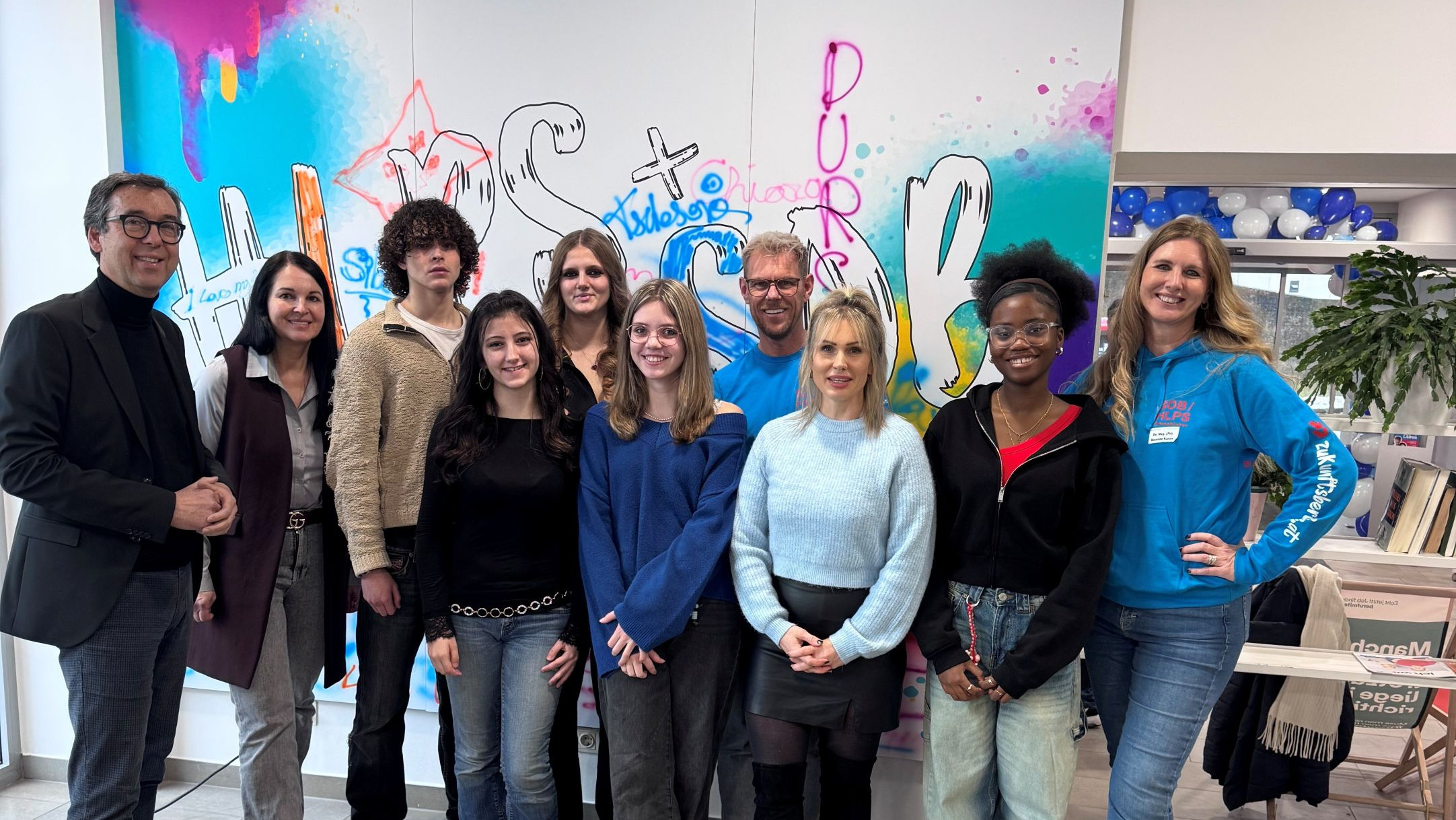 Gruppenfoto beim Tag der offenen Tür an der HLPS und SOB Gallneukirchen