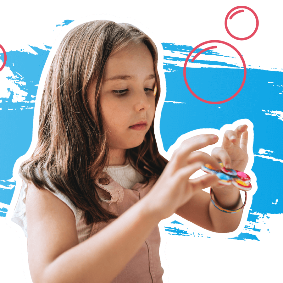 Ein Mädchen beim basteln