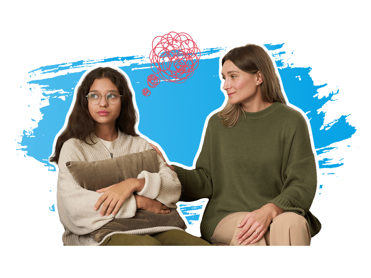 Ein nachdenkliches Mädchen, das zur Seite blickt, die Mutter legt ihre Hand auf ihre Schulter.