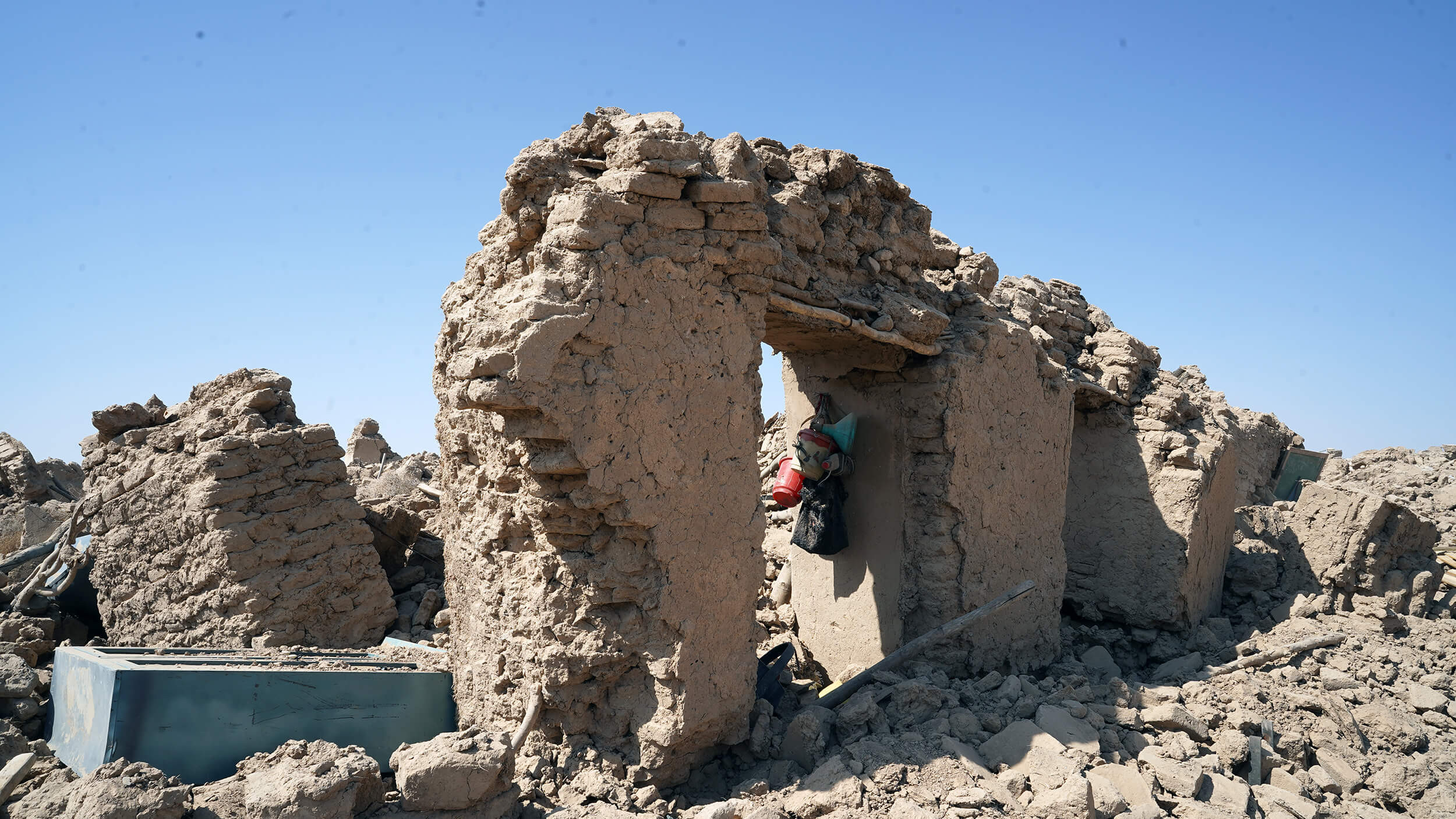 Ruine eines vom Erdbeben zerstörtem Haus in Afghanistan