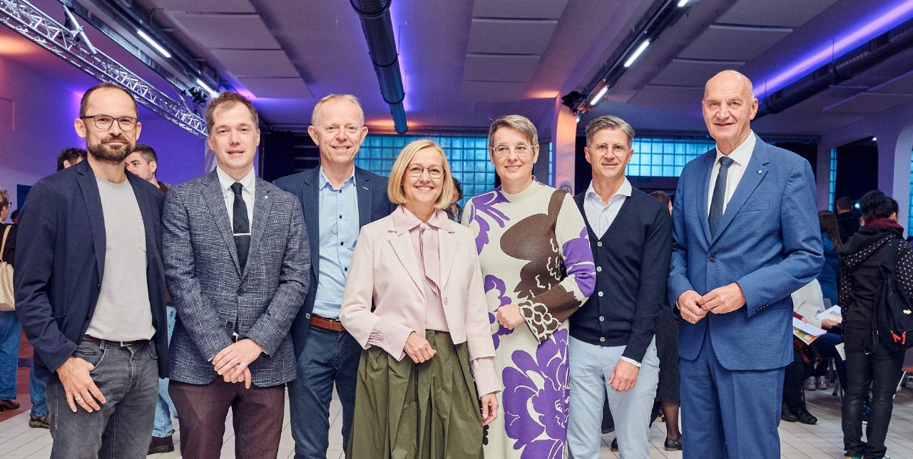 Gruppenfoto von mehreren Personen