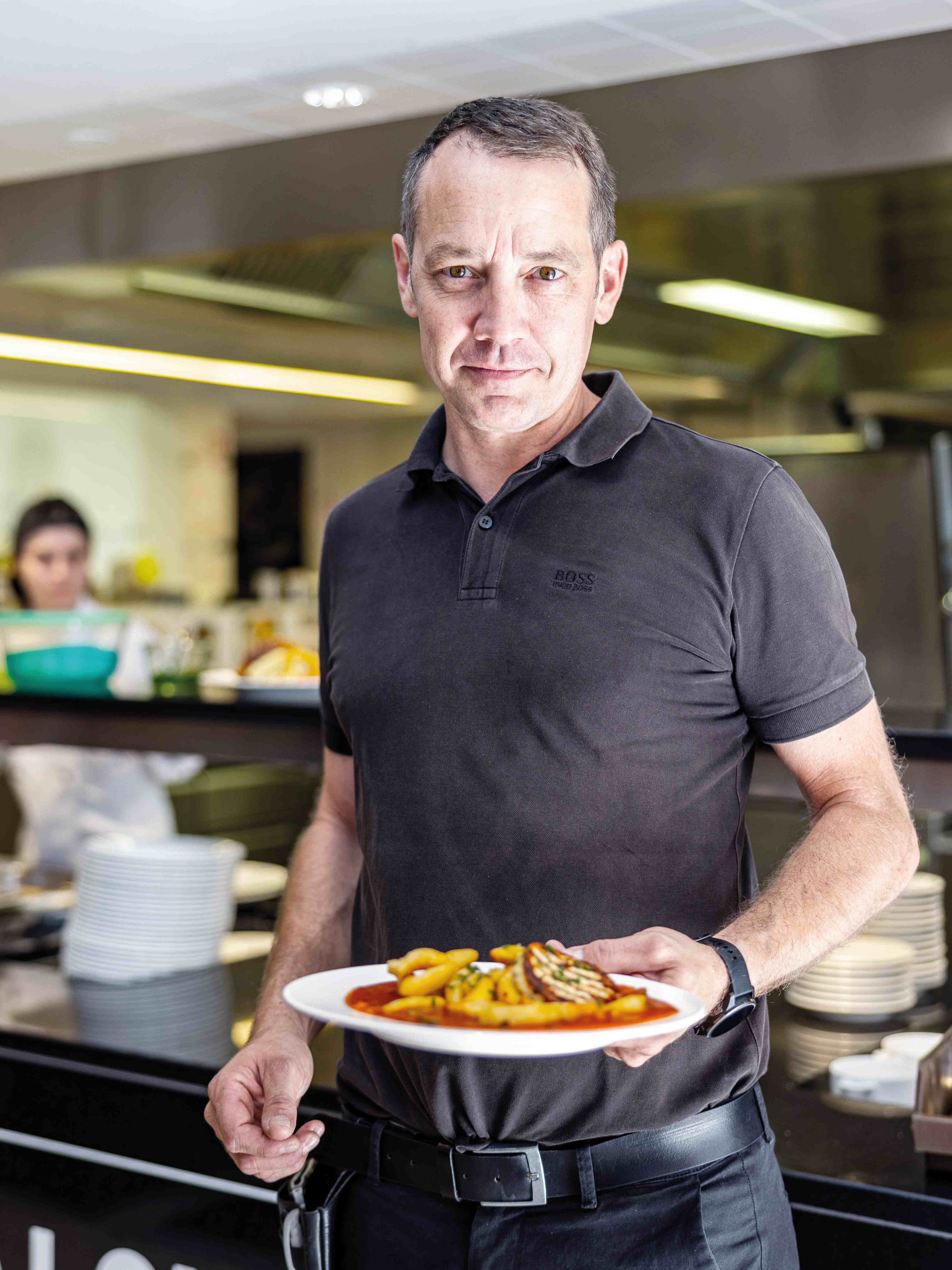Chrysant Kluckner ist Leiter des Cafe & Bistro in Gallneukirchen - ein integrativ geführter Betrieb