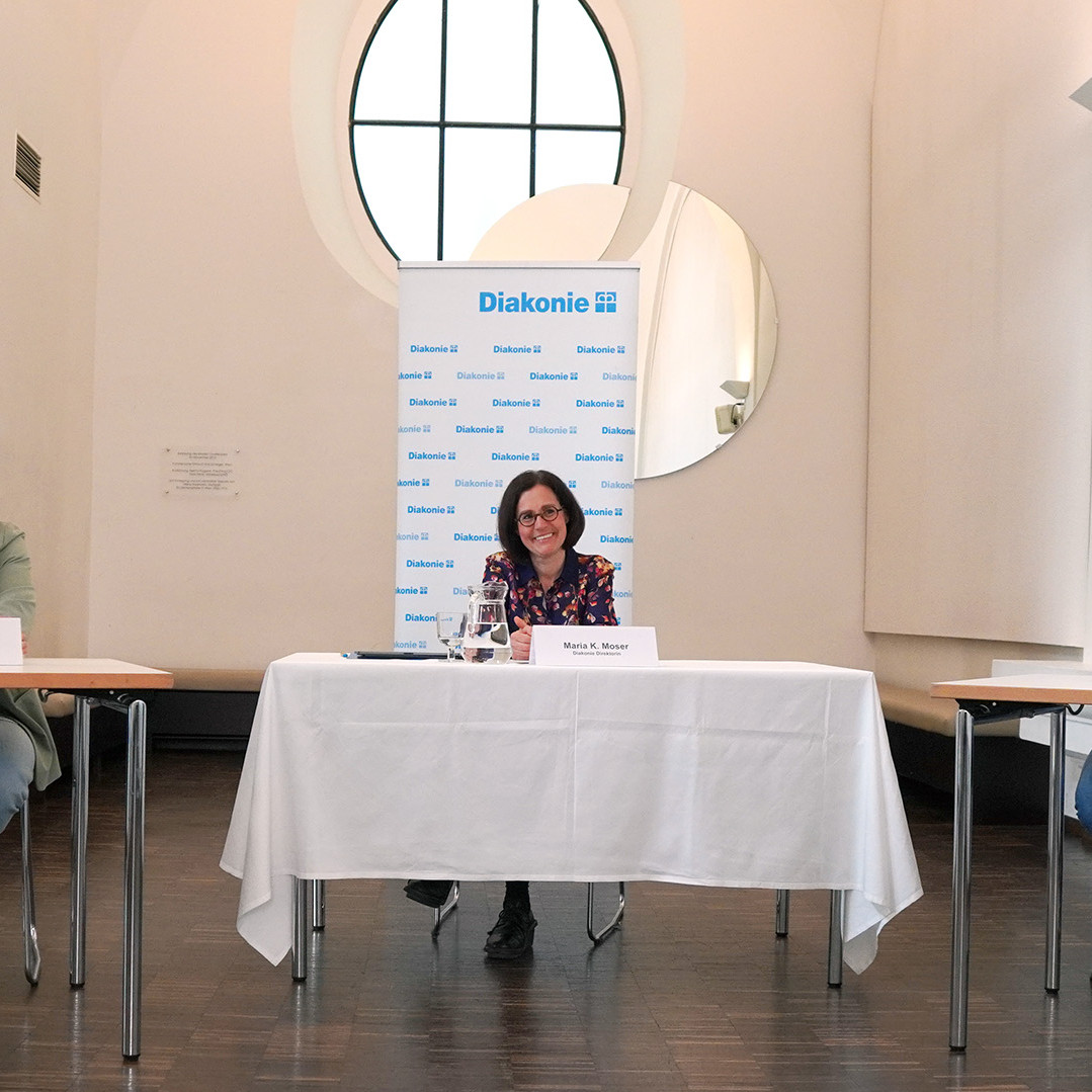 Dr.in Heike Summerer, Angela Pichler, Maria Moser, Elisabeth Krejci und  Iris Aman bei der Gründonnerstagpressekonferenz der Diakonie Österreich