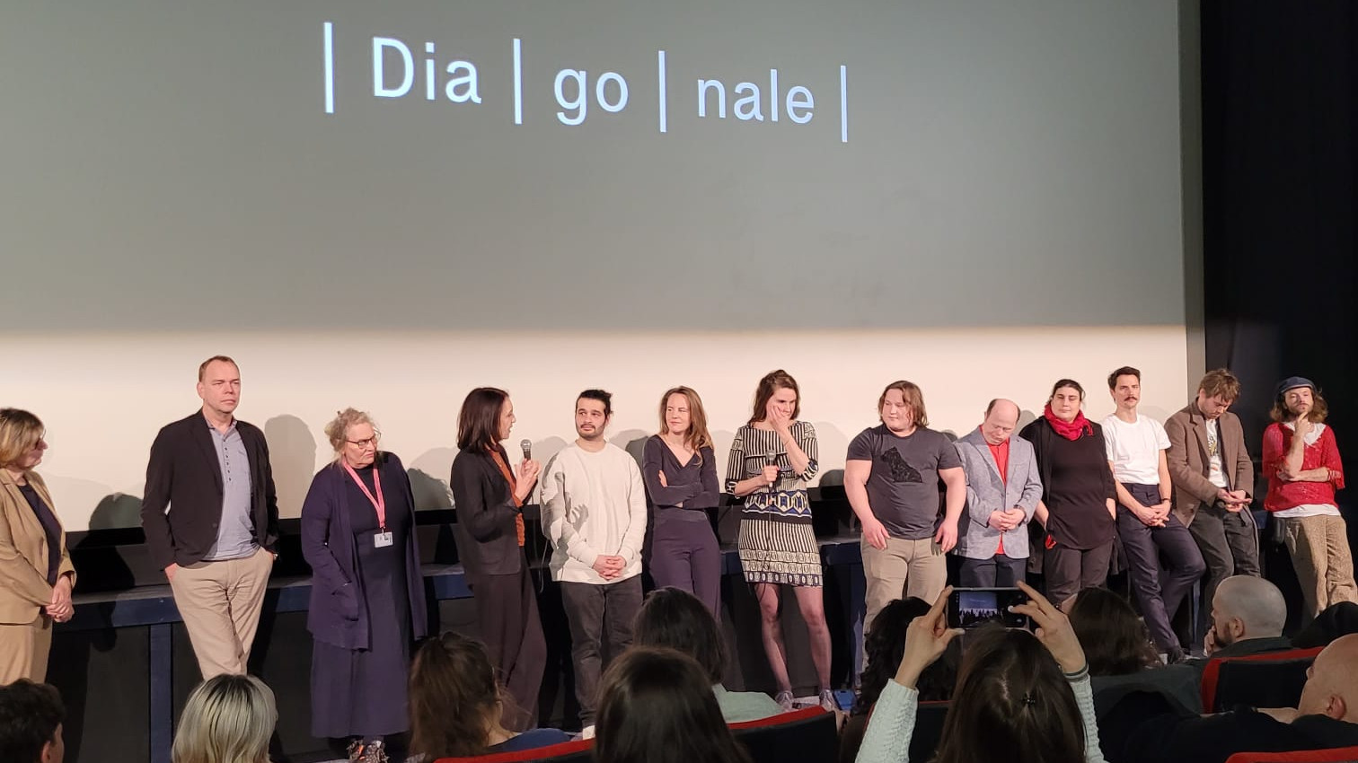 Viele Menschen auf der Bühne bei der Diagonale 2026